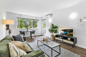 Modern 1-Bed Apartment with Cosy Balcony